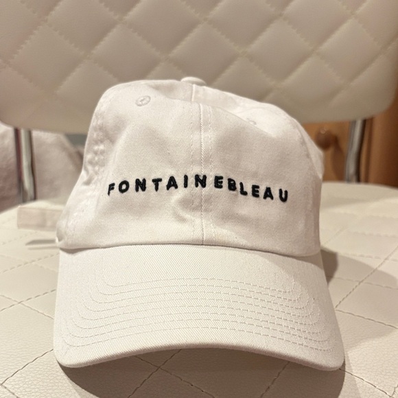 fountainbleau Accessories - White Cap